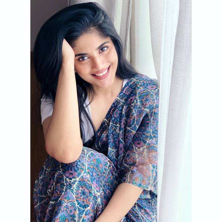 మేఘా ఆకాష్ స్టన్నింగ్ ఫొటోలు
