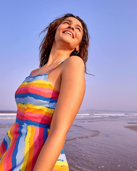 Alia Bhatt's room full of darkness was beautifully lit, the actress shared the photo in a different style, she looked very beautiful 13f3d53ba8f481b3b60ceb4e9148be71dcf49