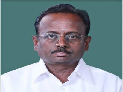 Former AIADMK Vellore MP Sengutuvan passed away at Katpadi on Thursday . உடல்நலக்குறைவால் காலமான வேலூர் முன்னாள் எம்.பி செங்குட்டுவன் உடலுக்கு பொதுமக்கள் அஞ்சலி
