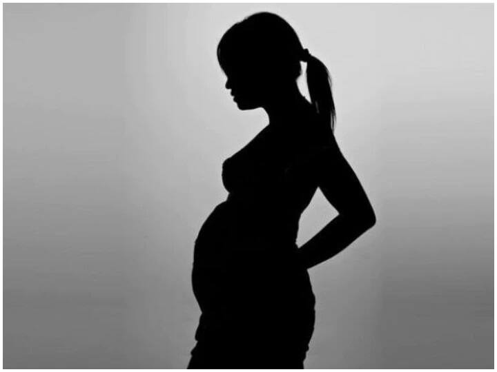 Nagpur Woman hospitalises after trying abortion her self watching YouTube videos Abortion: యూట్యూబ్‌లో చూస్తూ సొంతగా అబార్షన్ చేసుకున్న రేప్ బాధితురాలు, ప్రియుడి సలహాతోనే.. చివరికి..