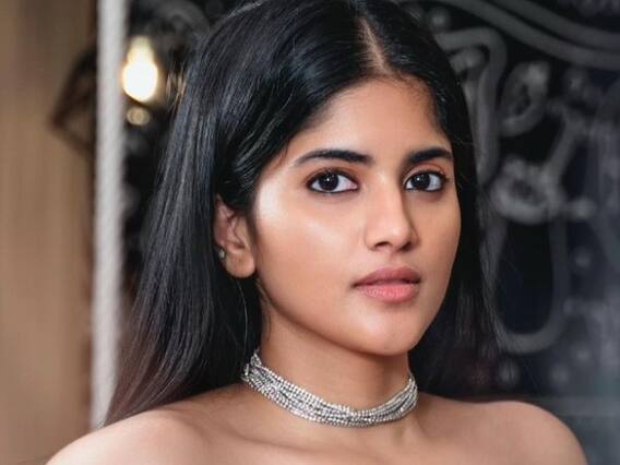 Megha Akash: మేఘా ఆకాష్ స్టన్నింగ్ ఫొటోలు: అందాల ‘మేఘా’.. అలా ఉరిమి ఉరిమి చూడమాకు! Megha Akash: మేఘా ఆకాష్ స్టన్నింగ్ ఫొటోలు: అందాల ‘మేఘా’.. అలా ఉరిమి ఉరిమి చూడమాకు!