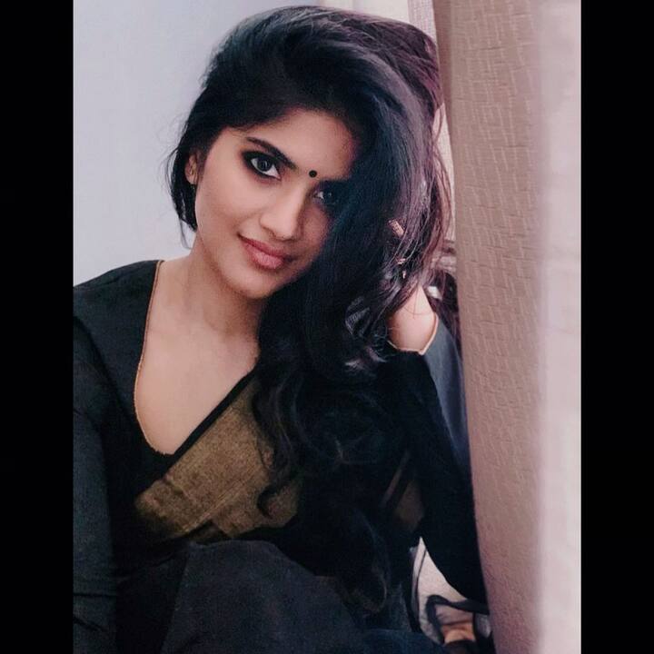 మేఘా ఆకాష్ త్వరలో ‘డియర్ మేఘా’ సినిమాతో కూడా ప్రేక్షకుల ముందుకు రానుంది. ‘రాజ రాజ చోర’ చిత్రం మంచి టాక్ సంపాదించిన నేపథ్యంలో మేఘాకు అవకాశాలు క్యూ కట్టే అవకశాలున్నాయి.