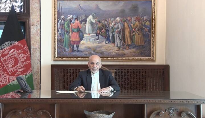 Afghan President Ashraf Ghani releases video on Facebook, first since fleeing Kabul Ashraf Ghani : ‛போட்ட சட்டையோடு ஓடிவந்தேன்’ - தப்பியோடிய ஆஃப்கன் அதிபர் அஷ்ரப் கனி உருக்கமான வீடியோ!