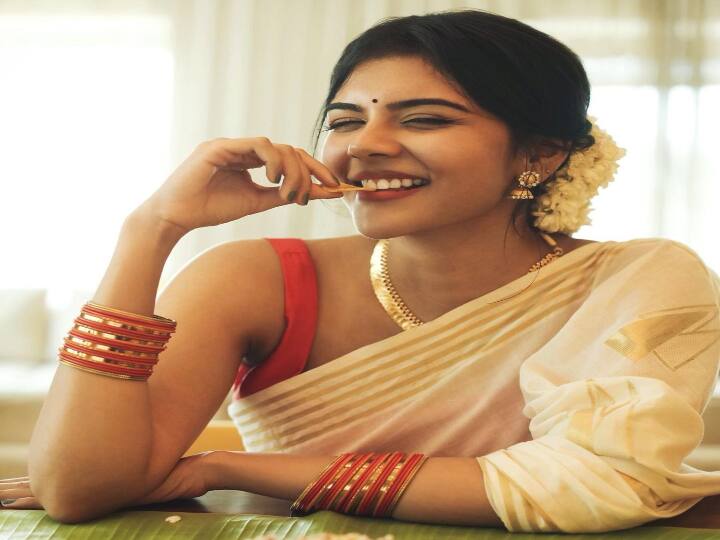 உன்னை காணவே நிலவும் தோன்றிடும் இத்தனை அழகா என்று தேய்ந்திடும்