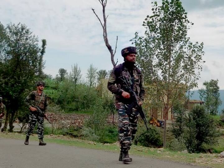Jammu Kashmir: Terrorists shot dead a labourer from Bihar at Nehama in Kulgam Jammu Kashmir News: कुलगाम में 3 घंटे के भीतर दो आतंकी वारदात, पुलिसकर्मी और बिहार के मजदूर की गोली मारकर हत्या