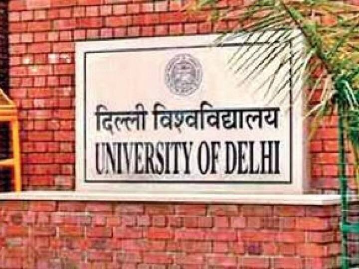 Delhi University: hindi department incharge of laxmi bai college accused of slapping dalit professor-ANN Delhi University: लक्ष्मी बाई कॉलेज में हिंदी विभाग प्रभारी पर दलित प्रोफेसर को थप्पड़ मारने का आरोप, जानें क्या है पूरा मामला 