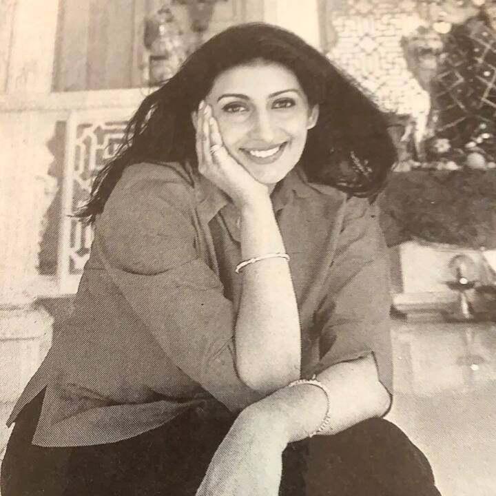 या फोटोंनंतर सर्वजण त्यांची जॉलाइन आणि वजन कमी करण्याबद्दल बोलू लागला आहे.(photo courtesy : @smritiiraniofficial instagram)