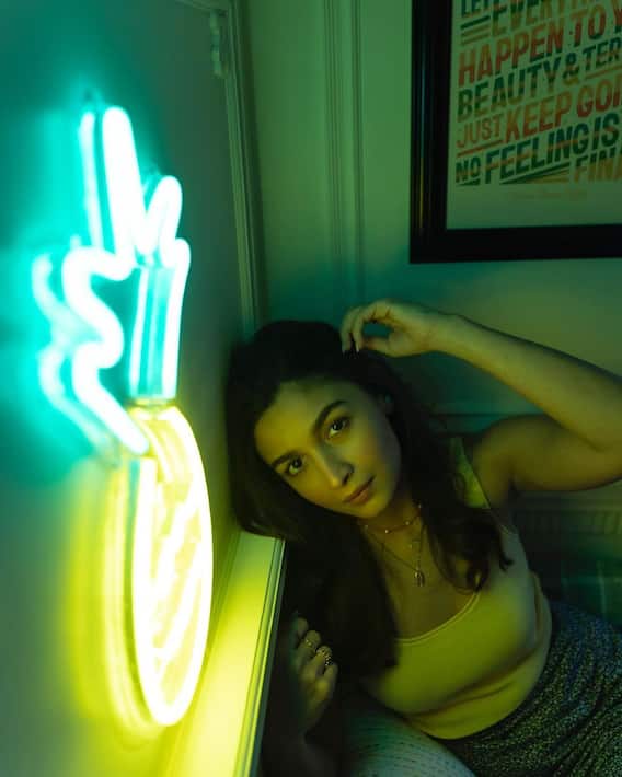 Alia Bhatt's room full of darkness was beautifully lit, the actress shared the photo in a different style, she looked very beautiful 7118adb96a3fab7beac666e05509d09a23be0