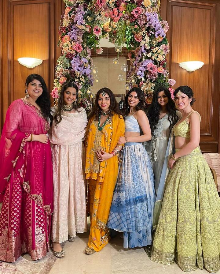 Shanaya Kapoor shared a series of photos from Antara Marwah's godh bharai wherein she can be seen posing with Sonam Kapoor, Rhea Kapoor and Khushi Kapoor.