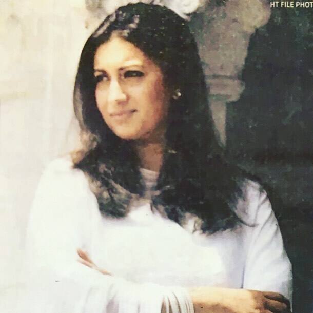 स्मृती यांच्यात झालेल्या बदललामुळे हे फोटो व्हायरल होत आहेत. कोरोनाच्या काळात स्मृती इराणी यांनी स्वतःत बरेच बदल केले असल्याची चर्चा सोशल मीडियावर सुरु आहे.(photo courtesy : @smritiiraniofficial instagram)