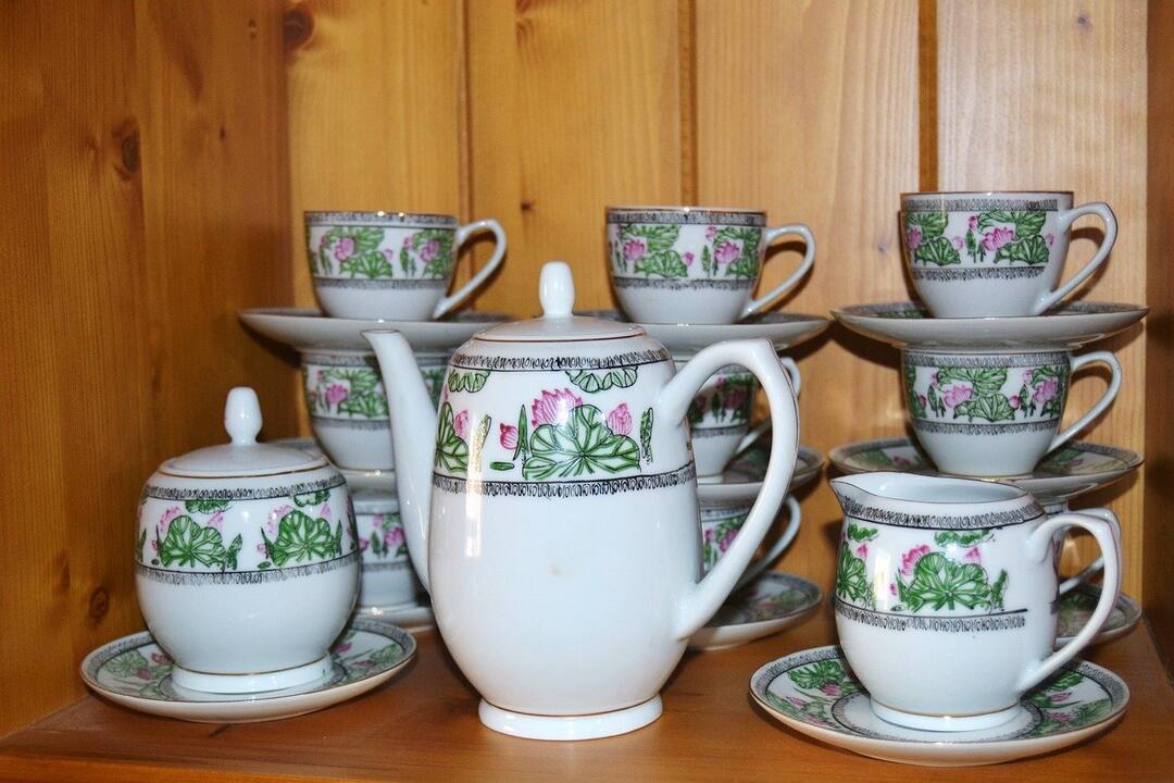 Kitchen Hacks: अपनी कीमती क्रॉकरी को इस तरह साफ करें, लंबे वक्त तक रहेगी सुरक्षित Kitchen Hacks How To Handle And Organize Crockery In Your Kitchen Keep Your Crockery Utensils Safe Kitchen Hacks: अपनी कीमती क्रॉकरी को इस तरह साफ करें, लंबे वक्त तक रहेगी सुरक्षित