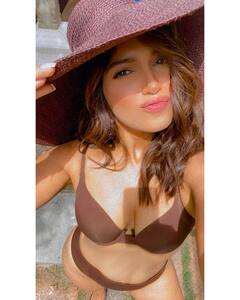 Bhumi Pednekar ने चॉकलेटी बिकनी में शेयर की फोटो, इंटरनेट पर वायरल