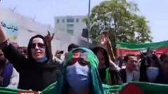 Afghanistan Crisis: তালিবানদের বিরুদ্ধে পথে নামলেন আফগান মহিলারা, কী বলছেন জ্যোতির্ময় বন্দ্য়োপাধ্যায় ও পৃথ্বীরঞ্জন দাস? শুনুন | Bangla News