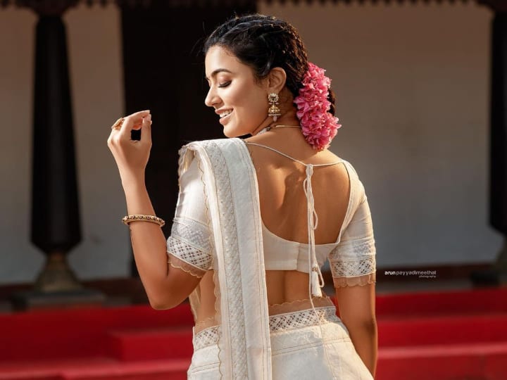 அசைத்து இசைத்தது வளைக்கரம்தான் இசைந்து இசைத்தது புது ஸ்வரம்தான்
