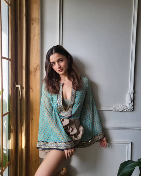 Alia Bhatt's room full of darkness was beautifully lit, the actress shared the photo in a different style, she looked very beautiful a96c270ce361cb3eb80c39ecb3221f292c1bd