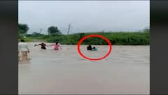 Jalna : पुराच्या पाण्यात गाडी घालण्याचं धाडस, दैव बलवत्तर म्हणून दोन तरुण वाचले