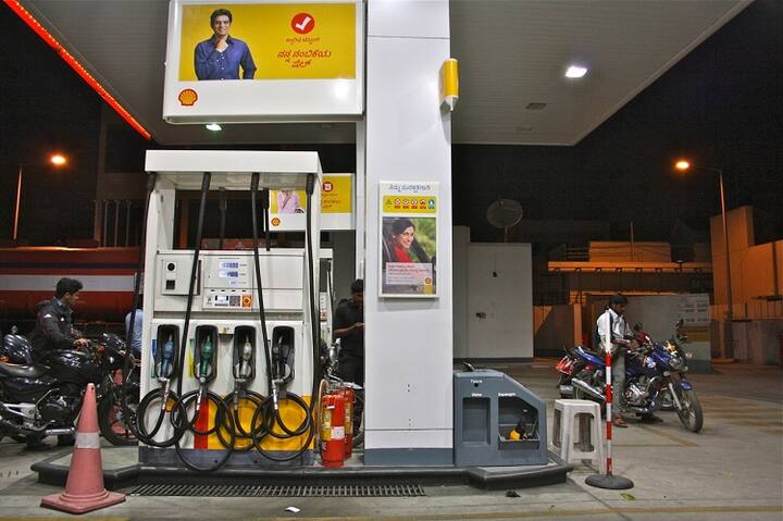 Petrol Diesel Price Today 20 August 2021 know rates fuel price in your city Telangana Andhra Pradesh Amaravati Hyderabad Petrol-Diesel Price, 20 August: హైదరాబాద్‌లో స్థిరంగా పెట్రోల్ ధర.. మిగతా నగరాల్లో తాజా ధరలు ఇలా..