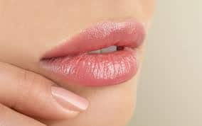 lips care tips how to get soft and pink lips with natural tips Lip Care Tips: पिंक और सॉफ्ट Lips पाने की है चाह, आजमाएं ये नेचुरल टिप्स