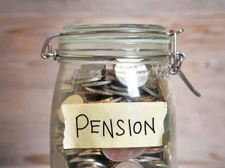 One more chance for Uttar Pradesh pension holders to submit life certificate, now can submit till 31st December UP Jeevan Pramaan Patra: पेंशन धारकों के लिए जीवन प्रमाणपत्र जमा करने का एक और मौका, अब 31 दिसम्बर तक कर सकते हैं जमा