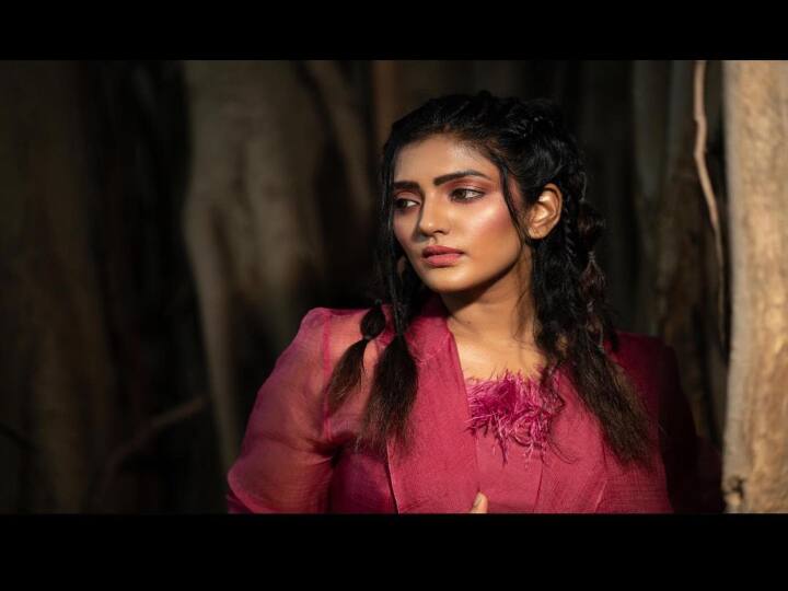 என்ன ஆகிறேன் எங்கு போகிறேன்.. வழிகள் தெரிந்தும் தொலைந்து போகிறேன் காதல் என்றால்