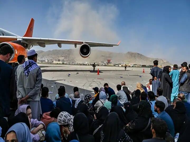 Afghanistan Crisis: Taliban Urge Afghan Crowd Outside Kabul Airport To Return Home: Report Kabul Airport: ఎయిర్ పోర్ట్ వద్ద ఉండొద్దు.. ఇళ్లకు వెళ్లిపోండి: తాలిబన్లు