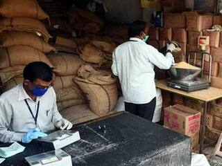 தேனியில் பயோ மெட்ரிக் முறையால் ரேஷன் கடைகளில் பொருட்களை வாங்க முடியாமல் தவிக்கும் மக்கள்...!