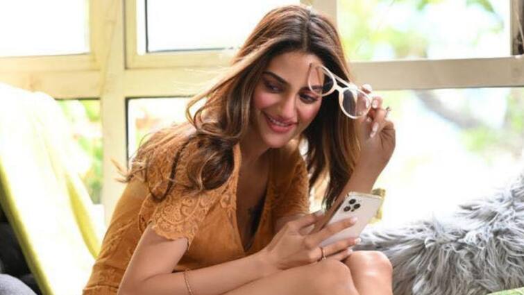Nusrat Jahan shared meaningful status on Instagram, know in details Nusrat Jahan on Instagram: নিজের আসল সত্ত্বাকে খুঁজতে গেলে ভাবমূর্তির মৃত্যু হবেই: নুসরত