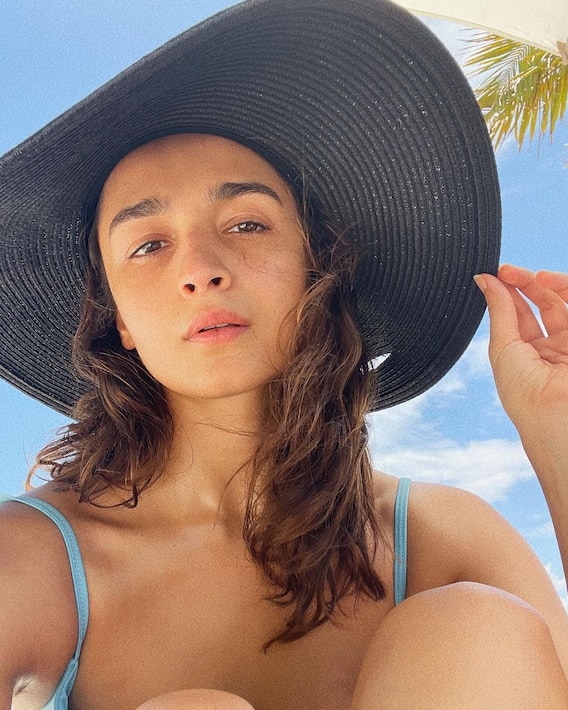 Alia Bhatt's room full of darkness was beautifully lit, the actress shared the photo in a different style, she looked very beautiful f0959142e8190a190833b3e635f0a87457c77