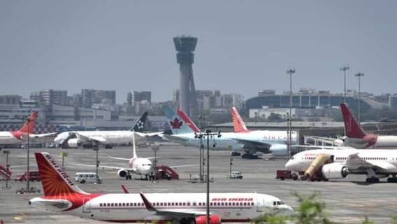 Mumbai Airport पर सोने की तस्करी के आरोप में 3 महिलाएं गिरफ्तार