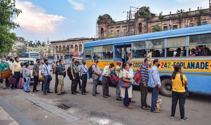 Kolkata Bus Service Bus owners mulling closure of many routes Kolkata Suburban due to loss  Kolkata Bus Service: জ্বালানির দাম বাড়লেও বাড়েনি বাস ভাড়া, বন্ধের মুখে কলকাতা, শহরতলির অনেক রুটের পরিষেবা