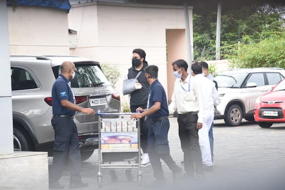 PICS: Injured Abhishek Bachchan Spotted With Aishwarya Rai & Daughter Aaradhya At Airport, Fans Worried About Actor