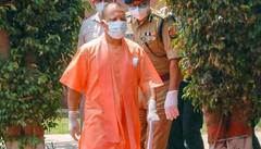 Yogi Adityanath's visit to Firozabad: फिरोजाबाद में डेंगू प्रभावित बच्‍चों का हाल जानने अस्पताल पहुंचे सीएम योगी आदित्यनाथ, अधिकारियों को दिये ये निर्देश