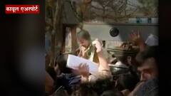 तालिबान्यांपासून मुलांना वाचवण्याचा प्रयत्न, Afghanistan मधील काळीज चिरणारा व्हिडीओ : ABP Majha