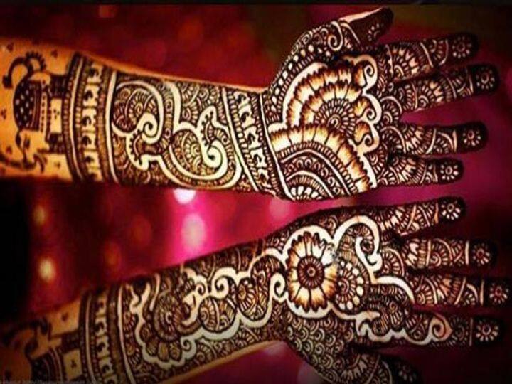 इन दिनों बाजार में कई तरह के मेहंदी के डिजाइन्स की डिमांड है. कई महिलाएं राजस्थानी मेहंदी लगवाना पसंद करती है. इन दिनों राजस्थानी मेहंदी के डिजाइन्स काफी हैं. मेहंदी के ये डिजाइन आपकी ड्रेस और हाथ दोनों में चार-चांद लगा देंगे.
