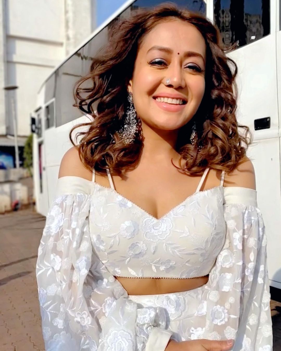 Neha Kakkar Hairstyle Take Hair Styling Tips For Curly Hair For Girls   IWMBuzz
