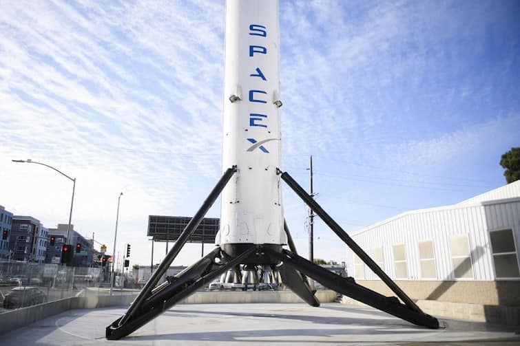 NASA Halts SpaceX Work On $2.9 Bn Lunar Lander After Lawsuit By Jeff Bezos’ Blue Origin NASA Halts SpaceX Work On $2.9 Bn Lunar Lander After Lawsuit By Jeff Bezos' Blue Origin