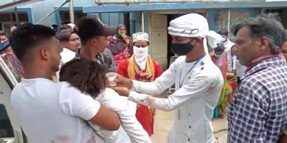Malda: মহরমের তাজিয়া খেলার সময় ভয়ঙ্কর বিপদ, বিদ্যুৎপৃষ্ট হয়ে আশঙ্কাজনক ৪ Malda: মহরমের তাজিয়া খেলার সময় ভয়ঙ্কর বিপদ, বিদ্যুৎপৃষ্ট হয়ে আশঙ্কাজনক ৪