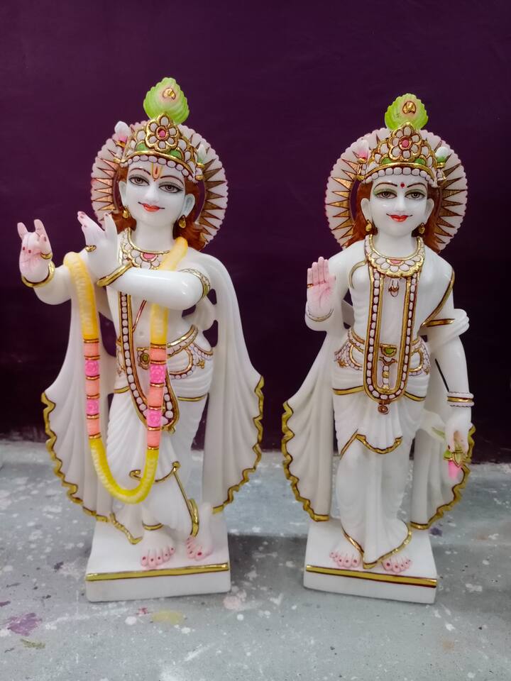দূর্বা ঘাস ও চন্দনে গোপালকে স্নানের পর সাজানো হয়। স্নান করানো হয় দুধ দিয়ে। ৩০ অগস্ট, রাত ১১টা ৫৯ মিনিট থেকে ১২টা ৪৪ মিনিট পর্যন্ত পুজোর শুভক্ষণ। ৩০ অগস্ট রাত ১টা ৫৯ মিনিট পর্যন্তই রোহিণী নক্ষত্র থাকবে।