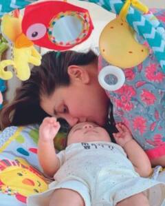 Pataudi Baby: मम्मी करीना के लाडले हैं छोटे बेटे जहांगीर अली खान, गोद में सुलाती और दुलार करते तस्वीरें देखिए