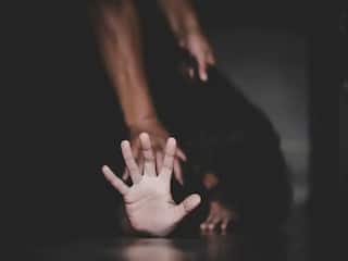 Minor Dalit girl murdered after rape in gurgaon Congress leaders meet the  victims family ann | दिल्ली की 13 साल की नाबालिग के साथ गुरुग्राम में  हैवानियत, रेप के बाद की हत्या,