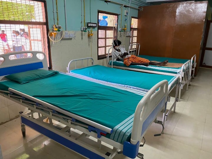three doctor suspended due to negligence in Firozabad dengue and viral fever Firozabad: डेंगू, बुखार से अब तक 47 की मौत, विधायक का दावा- 61 के पार हुई मृतकों की संख्या