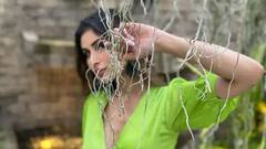 Mouni Roy Photos: শ্রাবণ-দিনে বাগানে সবুজ-সমারোহে মৌনি রায়