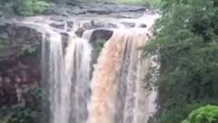 તાપીઃ બે દિવસથી પડી રહેલા વરસાદને કારણે સોનગઢનો ચિમેર ધોધ સોળે કળાએ ખીલ્યો, જુઓ ગુજરાતી ન્યૂઝ