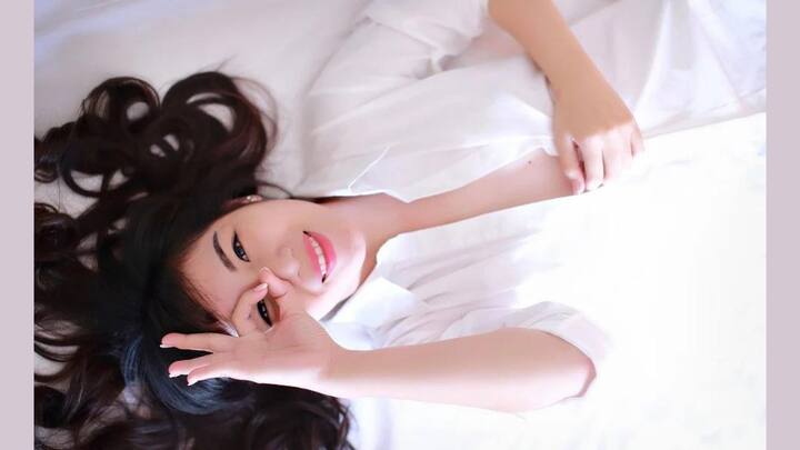 দুর্গাপুজোয় সবাইতে চমকে দিতে নজর দেওয়া দরকার চোখে। চোখের তলায় কালি যেকোনও মেক-আপকেই মাটি করে দেয়। তাই আগে নির্মূল করে ফেলুন চোখের নিচের কালি বা ডার্ক আইয়ের সমস্যা।