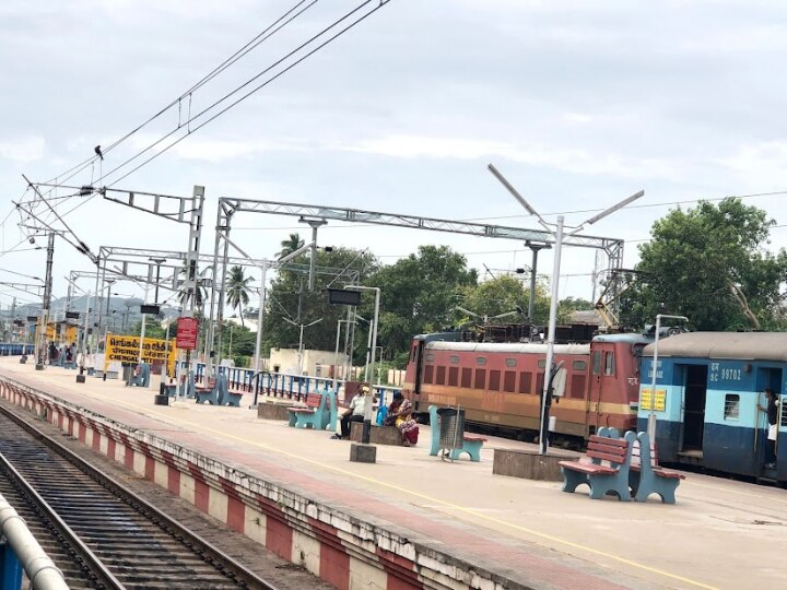 Chengalpattu electric trains: செங்கல்பட்டு மின்சார ரயில்கள் பாதி வழியில் ரத்து!