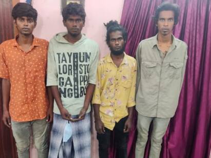 Chengalpattu 4 arrested for robbing cell phones in shop ‛நல்ல 5 ஜி போனா எடுத்து போடு...’ கத்தியை காட்டி கடையில் செல்போன் கொள்ளை 4 பேர் கைது!