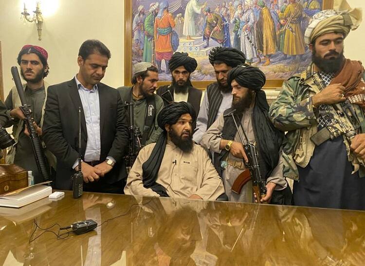 Taliban Warn Of 'Consequences' If US Delays Pull Out Beyond Next Week Afghanistan Taliban Crisis: అఫ్గాన్ లో తాలిబన్ల దూకుడు.. అమెరికాకు హెచ్చరిక