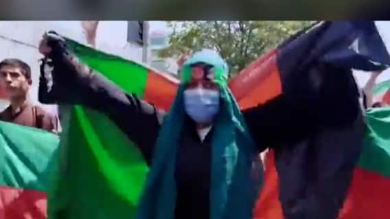 स्वातंत्र्यदिनी झेंडा फडकवण्यास तालिबानचा विरोध, Taliban विरुध्द अफगाण नागरिकांचा धैर्यानं लढा