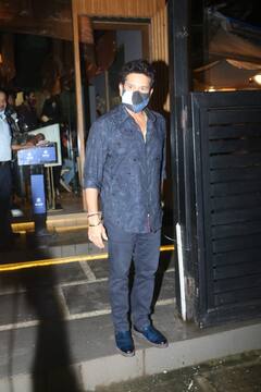 In Pics: जापानी रेस्तरां के बाहर स्पॉट हुईं सारा तेंदुलकर, साथ में दिखा पूरा परिवार