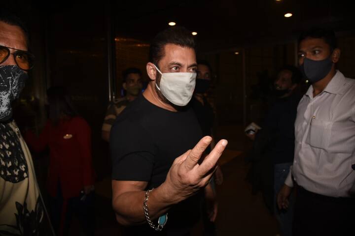 टाइगर 3 की शूटिंग कई विदेशी लोकेशन पर होनी है. जिसमें सलमान रॉ एजेंट की भूमिका में तो वहीं कैटरीना कैफ भी आईएसआई की एजेंट का रोल निभाएंगीं.